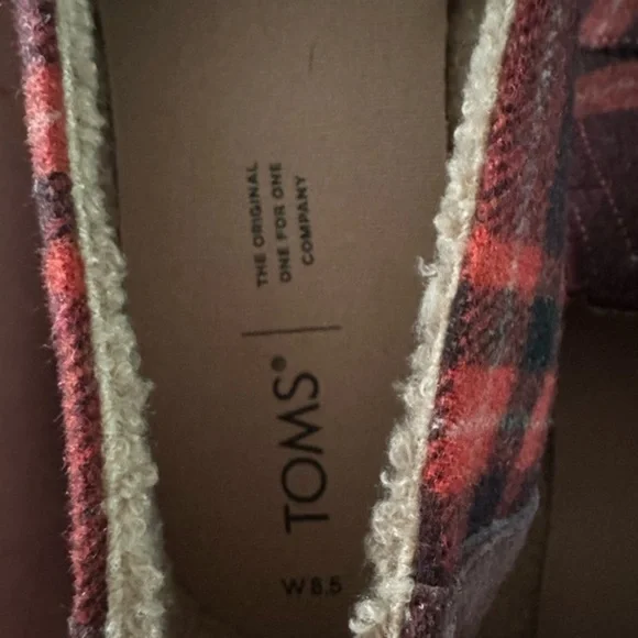 TOMS Brand Red and Black Plaid Slip on Shoes w/ Soft Fleece Lining Size … - Picture 6 of 6